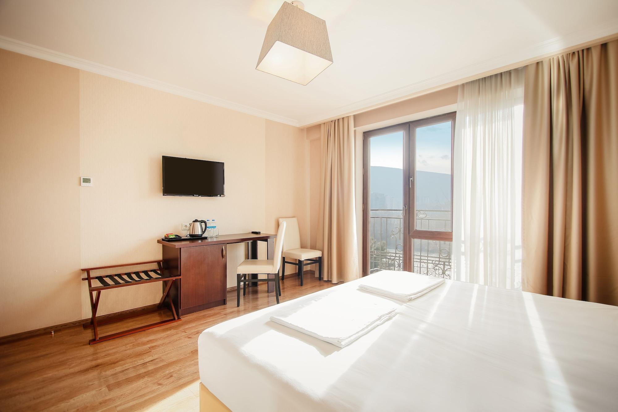 Gtm Plaza Hotel Tbilisi Bagian luar foto