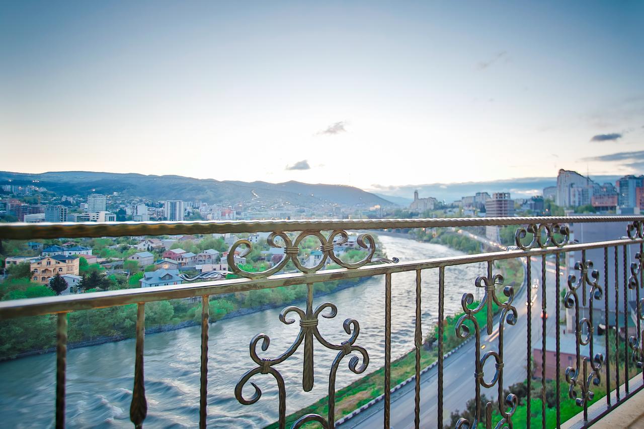 Gtm Plaza Hotel Tbilisi Bagian luar foto