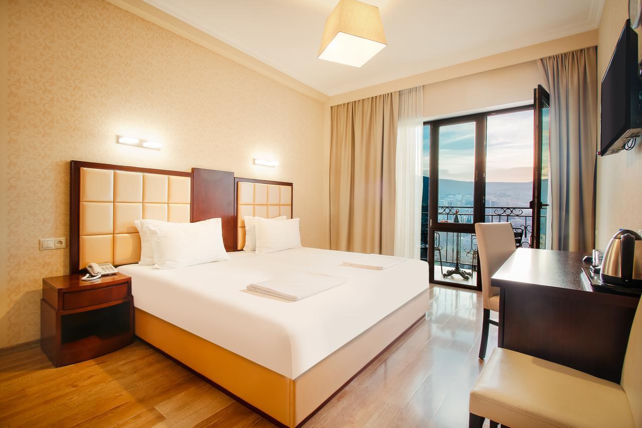 Gtm Plaza Hotel Tbilisi Bagian luar foto