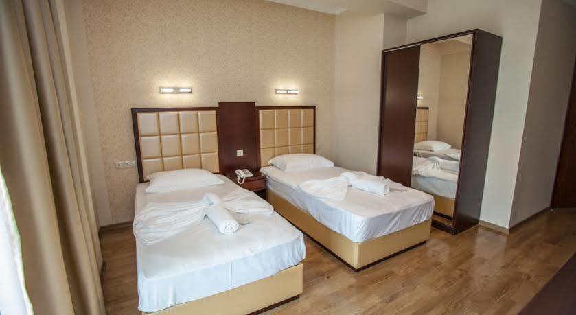 Gtm Plaza Hotel Tbilisi Bagian luar foto