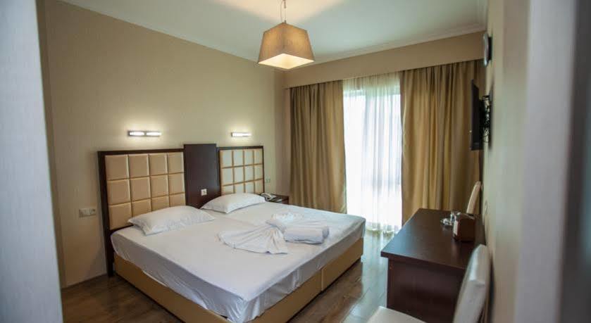 Gtm Plaza Hotel Tbilisi Bagian luar foto