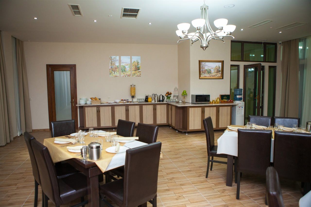 Gtm Plaza Hotel Tbilisi Bagian luar foto