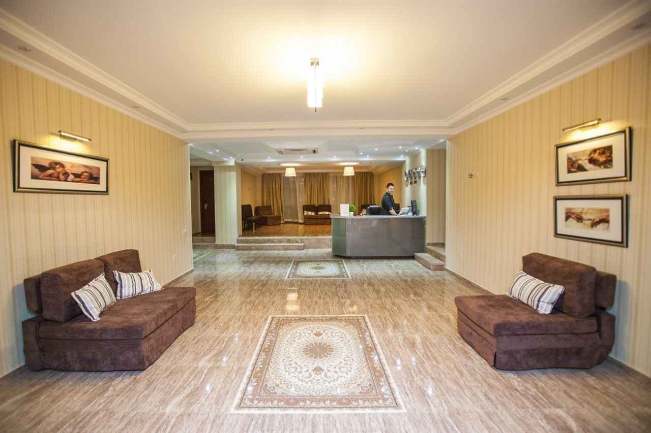 Gtm Plaza Hotel Tbilisi Bagian luar foto